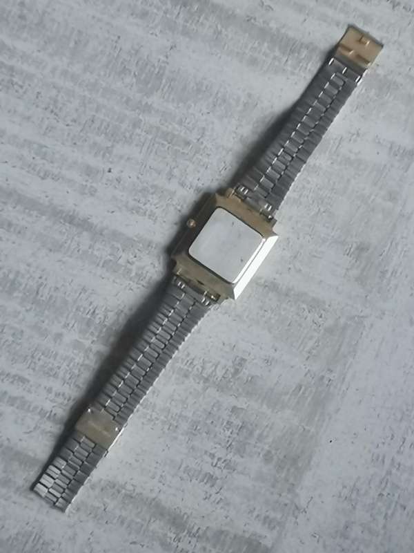 MENS GOLD POISE WATCH IN EXCELLENT WORKING CONDITION