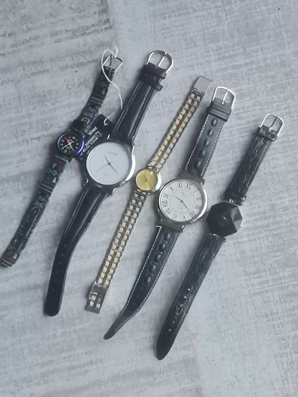 LADIES WATCH COLLECTION ALL IN EXCELLENT WORKING CONDITION - BIDDING FOR ALL 5 WATCHES