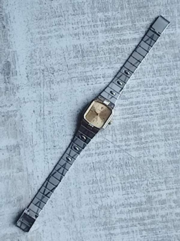 LADIES RSEIKONO STAINLESS STEEL WATCH IN EXCELLENT WORKING CONDITION