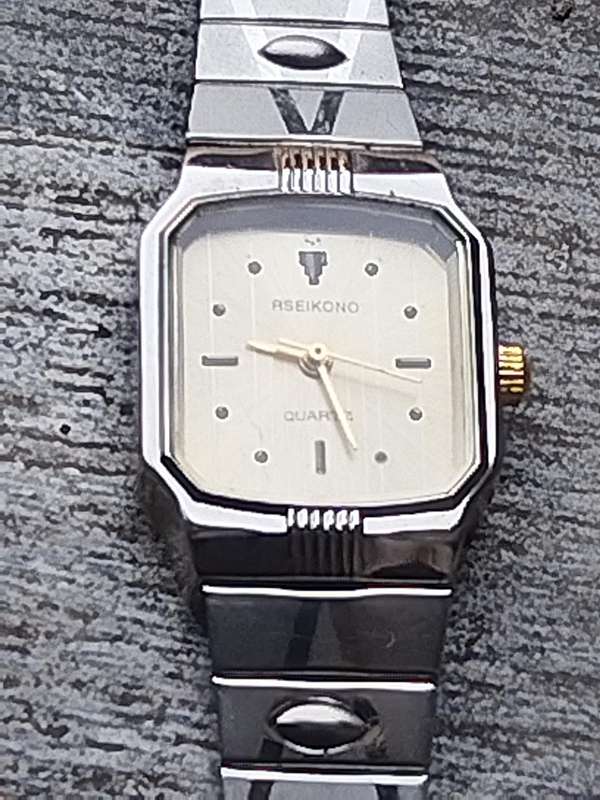 LADIES RSEIKONO STAINLESS STEEL WATCH IN EXCELLENT WORKING CONDITION