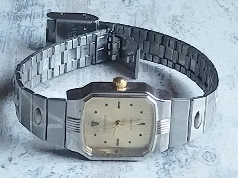 LADIES RSEIKONO STAINLESS STEEL WATCH IN EXCELLENT WORKING CONDITION