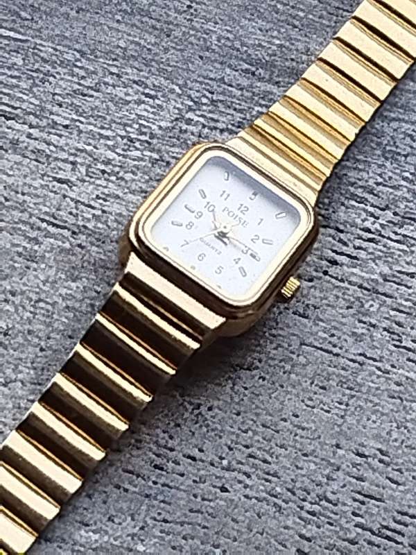 LADIES POISE GOLD PLATED WATCH IN EXCELLENT WORKING CONDITION
