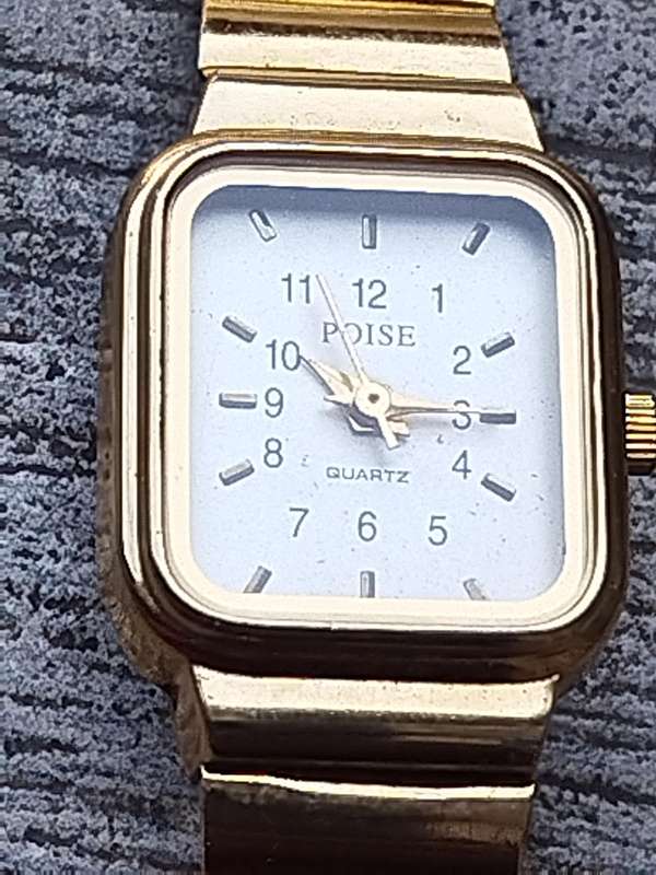 LADIES POISE GOLD PLATED WATCH IN EXCELLENT WORKING CONDITION