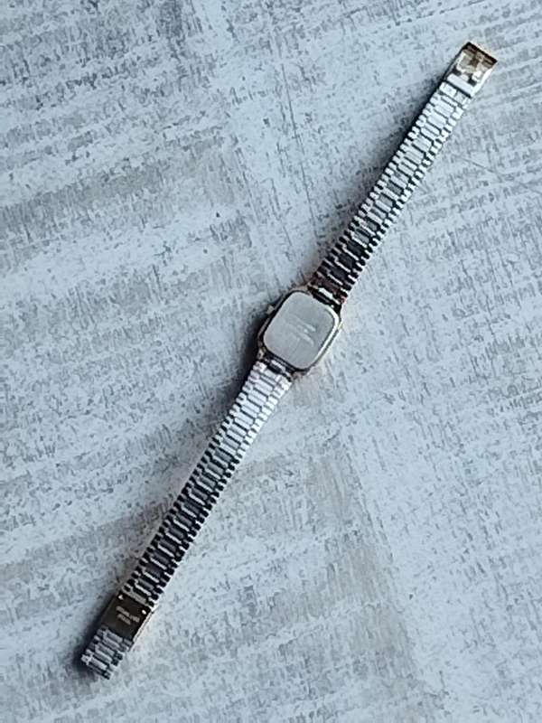 LADIES POISE GOLD PLATED WATCH IN EXCELLENT WORKING CONDITION