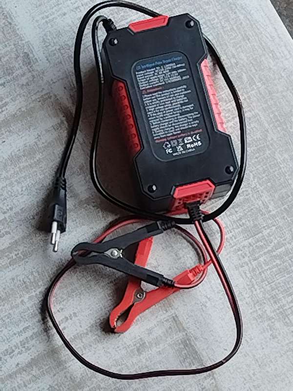 12V INTELLIGENT PULSE REPAIR BATTERY CHARGER