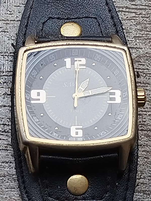 MENS S. WORLD TIME WATCH IN EXCELLENT WORKING CONDITION