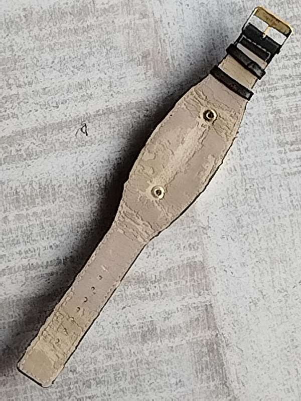 MENS S. WORLD TIME WATCH IN EXCELLENT WORKING CONDITION