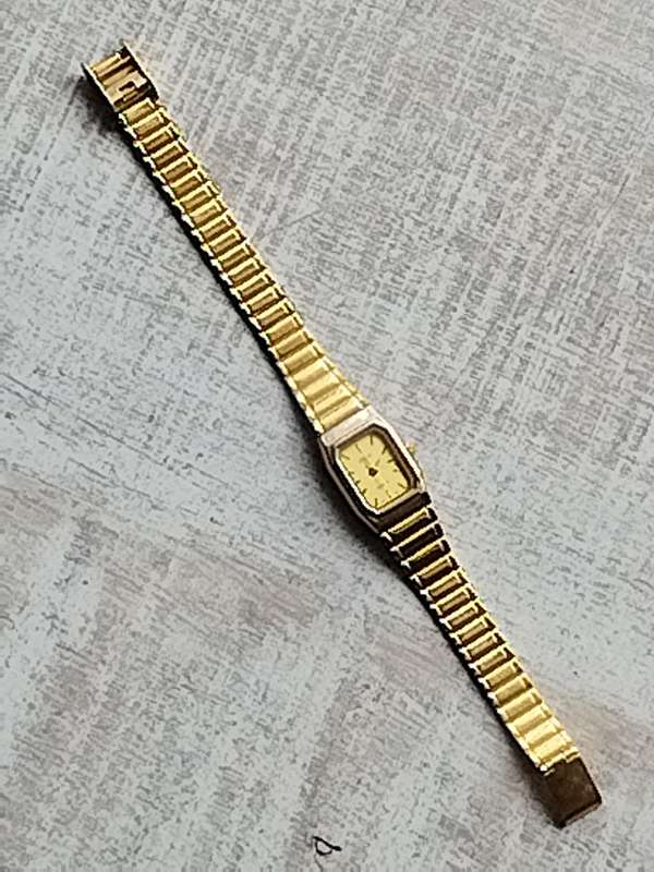 LADIES GOLD POISE WATCH IN EXCELLENT WORKING CONDITION