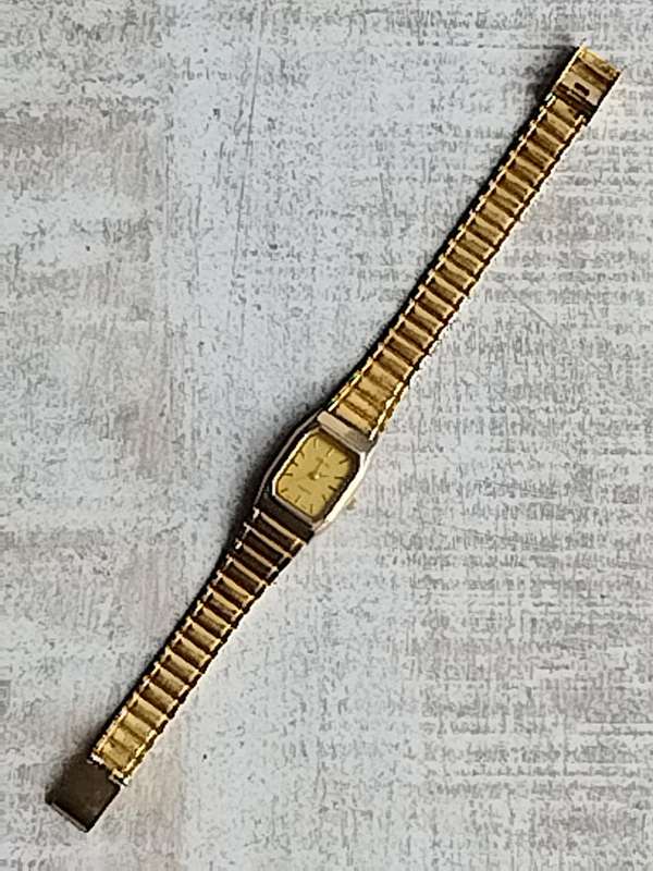 LADIES GOLD POISE WATCH IN EXCELLENT WORKING CONDITION