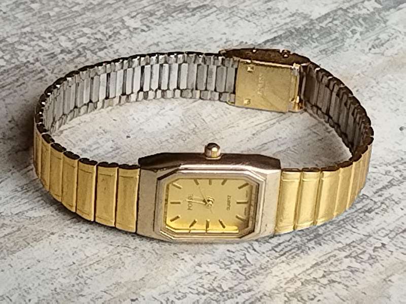 LADIES GOLD POISE WATCH IN EXCELLENT WORKING CONDITION
