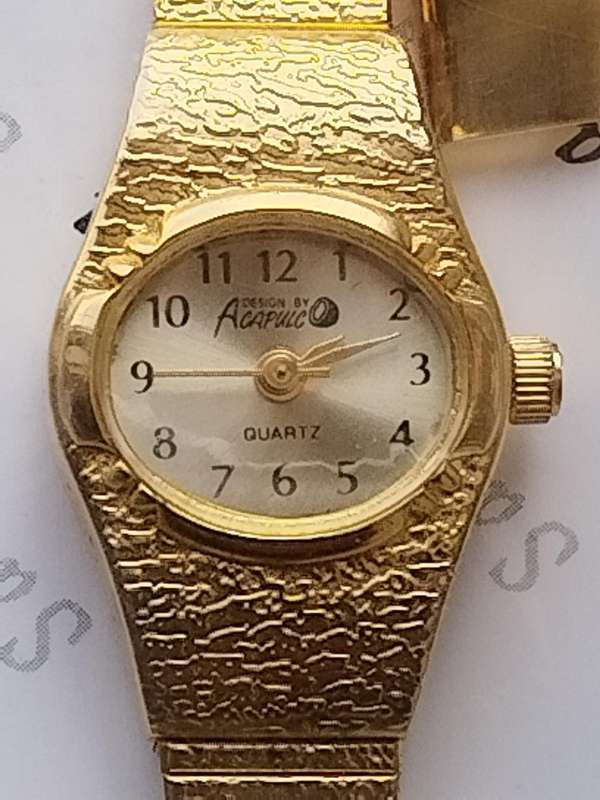 LADIES GOLD WATCH UNWORN STILL IN PLASTIC