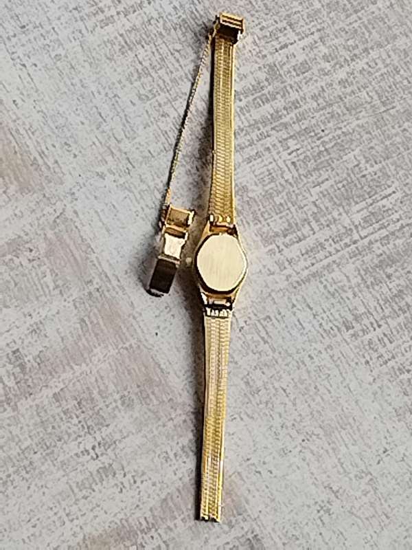 LADIES GOLD WATCH UNWORN STILL IN PLASTIC
