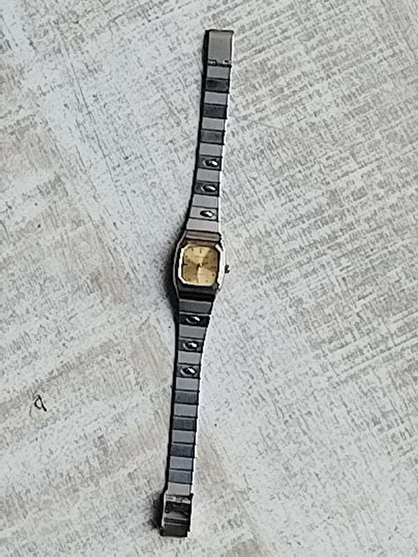 LADIES RSEIKONO STAINLESS STEEL WATCH IN EXCELLENT WORKING CONDITION