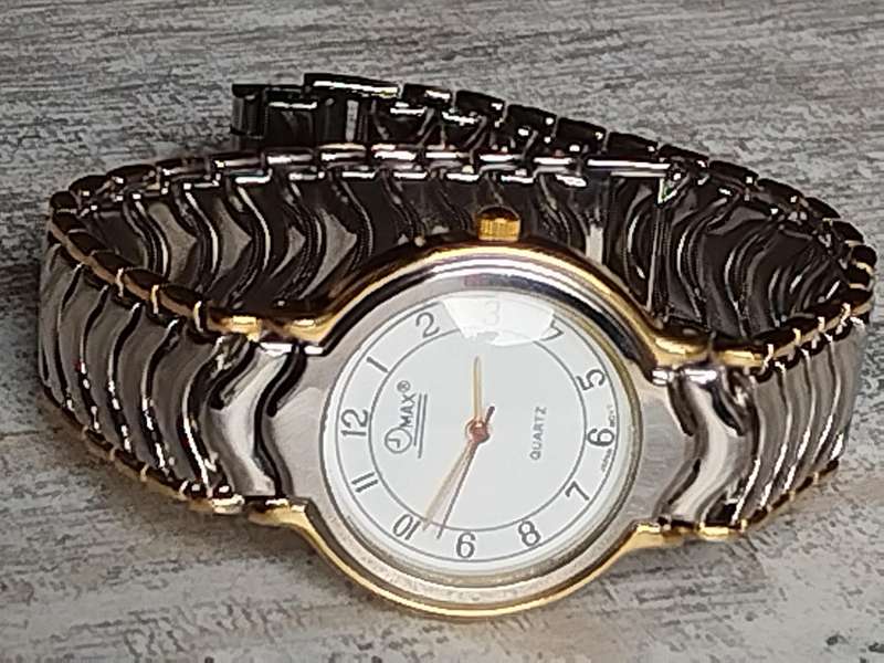 MENS VINTAGE OMAX WATCH IN EXCELLENT WORKING CONDITION - NEW OLD STOCK