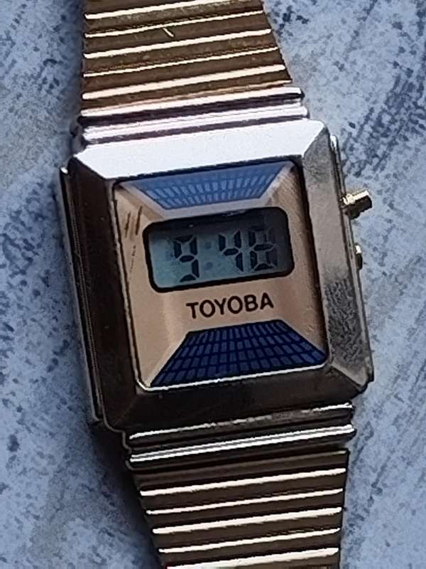 MENS VINTAGE DIGITAL WATCH COLLECTION ALL IN GOOD WORKING COND - BIDDING FOR ALL 6 WATCHES