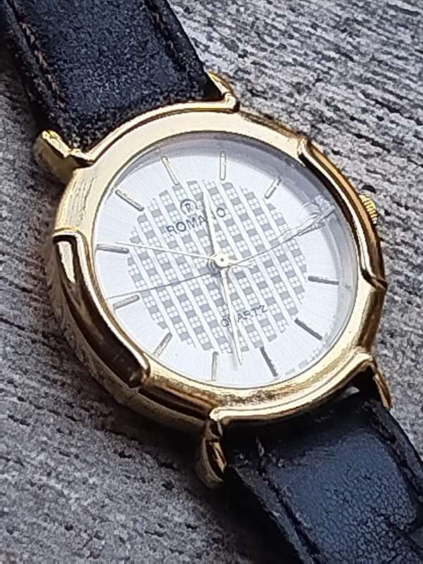 MENS GOLD ROMANO WATCH WITH 2 FREE STRAPS IN EXCELLENT WORKING CONDITION