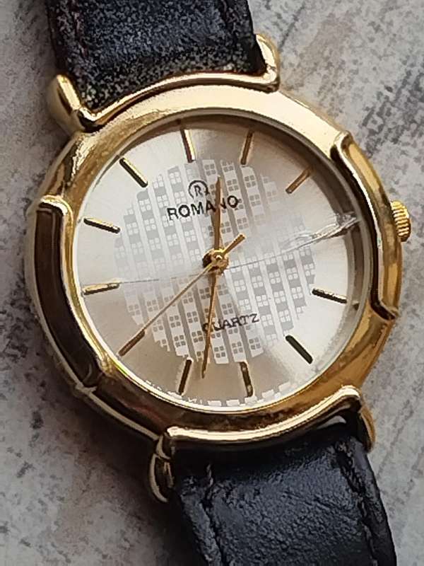 MENS GOLD ROMANO WATCH WITH 2 FREE STRAPS IN EXCELLENT WORKING CONDITION