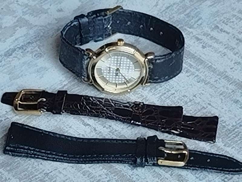 MENS GOLD ROMANO WATCH WITH 2 FREE STRAPS IN EXCELLENT WORKING CONDITION