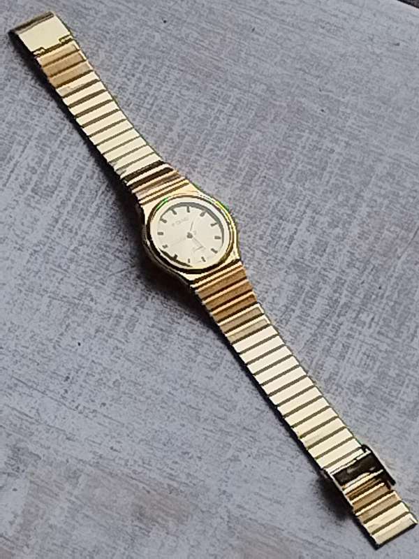 LADIES GOLD POISE WATCH IN EXCELLENT WORKING CONDITION