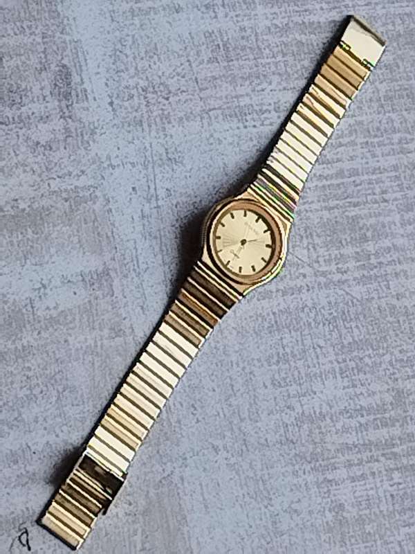 LADIES GOLD POISE WATCH IN EXCELLENT WORKING CONDITION