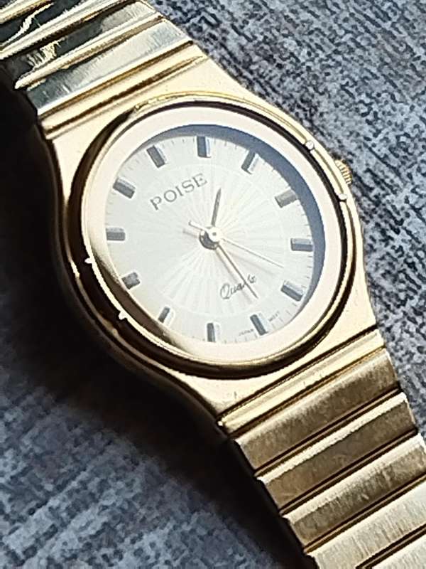 LADIES GOLD POISE WATCH IN EXCELLENT WORKING CONDITION