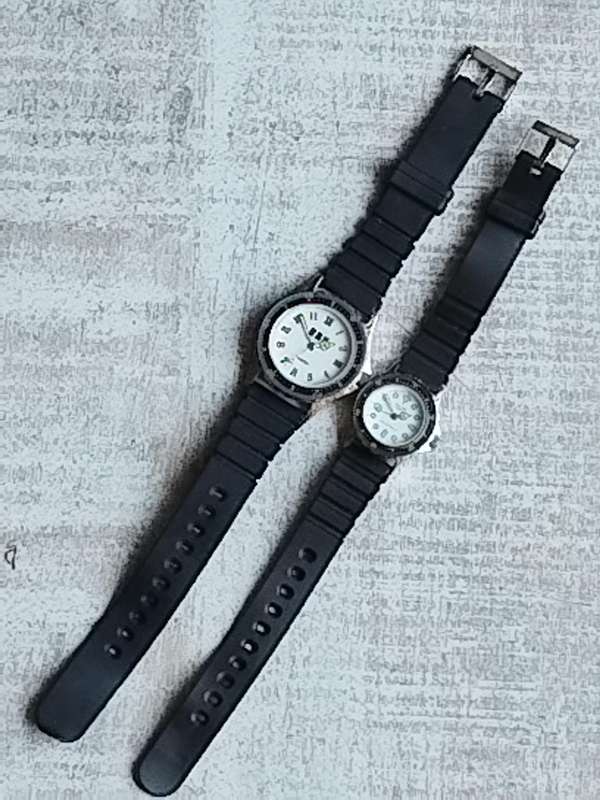 MENS AND LADIES WATCH SET BOTH IN EXCELLENT WORKING CONDITION