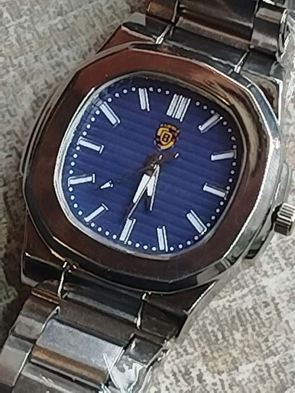 MENS BIG BULKY ALL STAINLESS STEEL FASHION WATCH IN EXCELLENT WORKING CONDITION