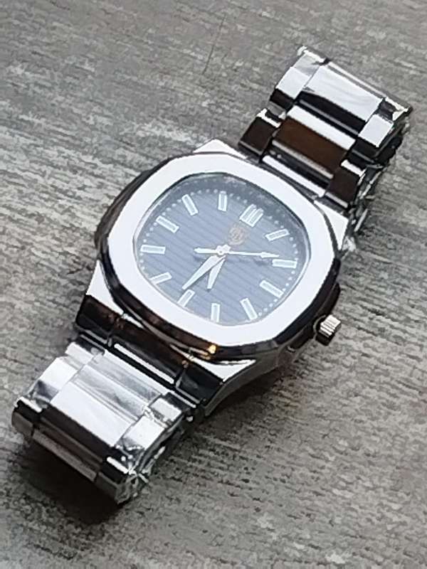 MENS BIG BULKY ALL STAINLESS STEEL FASHION WATCH IN EXCELLENT WORKING CONDITION