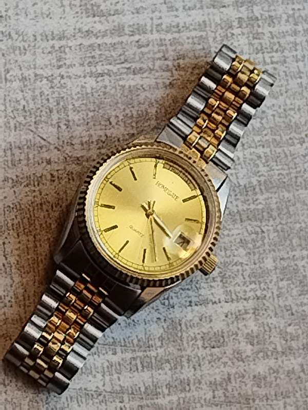 MENS VINTAGE HOMEGATE WATCH IN EXCELLENT WORKING CONDITION