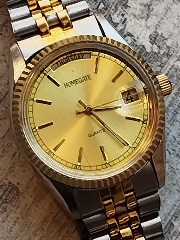 MENS VINTAGE HOMEGATE WATCH IN EXCELLENT WORKING CONDITION