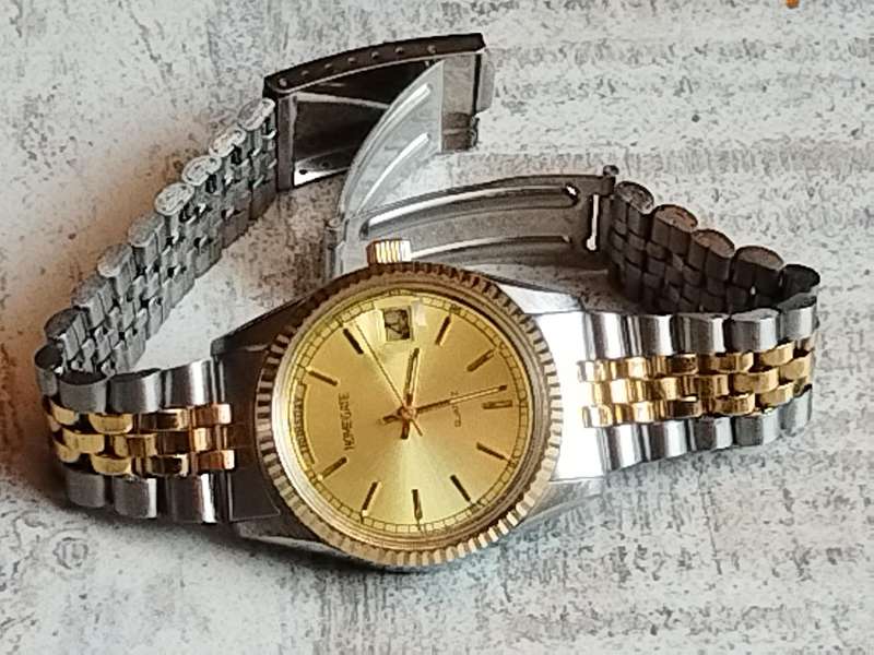 MENS VINTAGE HOMEGATE WATCH IN EXCELLENT WORKING CONDITION