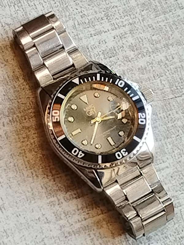 MENS MARC GAY WATCH WITH ROTATING BEZEL IN EXCELLENT WORKING CONDITION