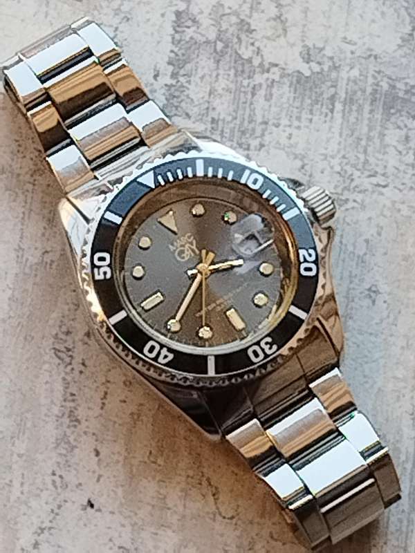 MENS MARC GAY WATCH WITH ROTATING BEZEL IN EXCELLENT WORKING CONDITION