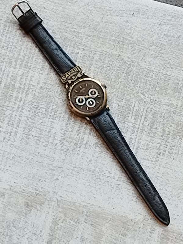 MENS VINTAGE SAFARI TROPHY WATCH IN EXCELLENT WORKING CONDITION
