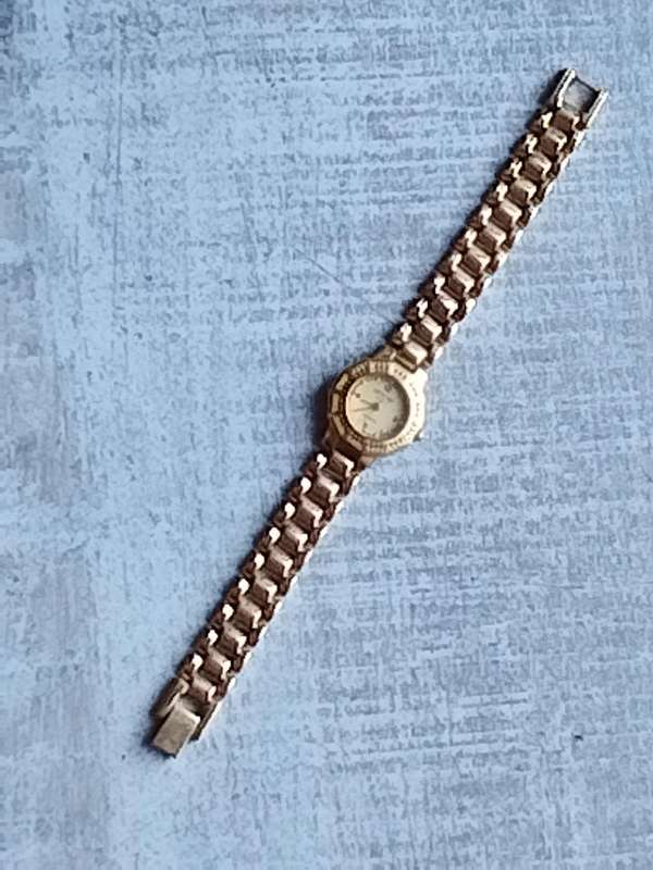 LADIES WESTAR 22K GOLD PLATED WATCH IN EXCELLENT WORKING CONDITION