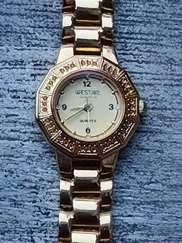 LADIES WESTAR 22K GOLD PLATED WATCH IN EXCELLENT WORKING CONDITION