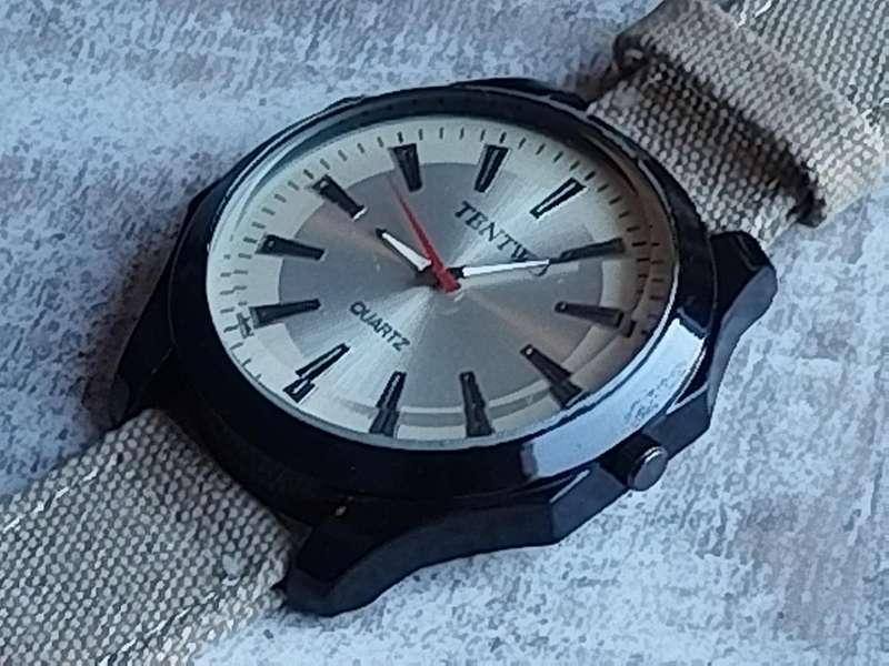 MENS TEN TWO ARMY WATCH WITH HUGE 50MM DIAL IN EXCELLENT WORKING CONDITION