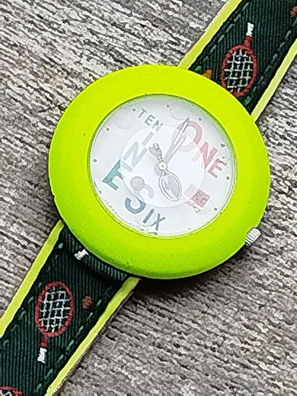 STUNNING LADIES BRIGHT YELLOW FASHION WATCH IN EXCELLENT WORKING CONDITION