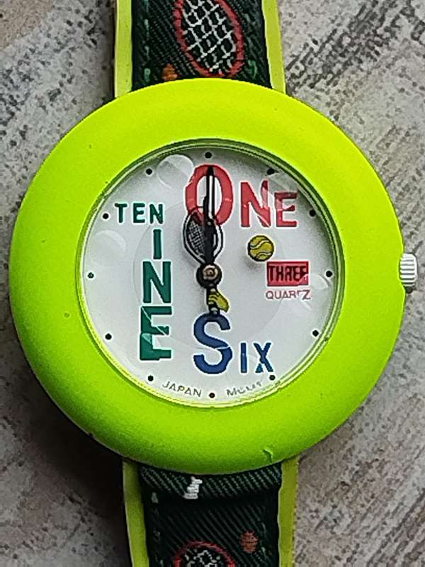 STUNNING LADIES BRIGHT YELLOW FASHION WATCH IN EXCELLENT WORKING CONDITION