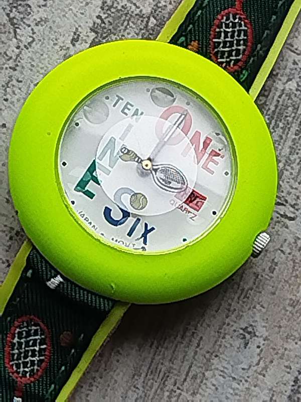 STUNNING LADIES BRIGHT YELLOW FASHION WATCH IN EXCELLENT WORKING CONDITION