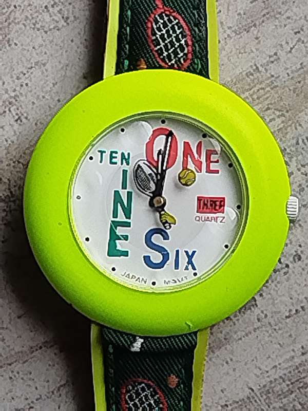 STUNNING LADIES BRIGHT YELLOW FASHION WATCH IN EXCELLENT WORKING CONDITION