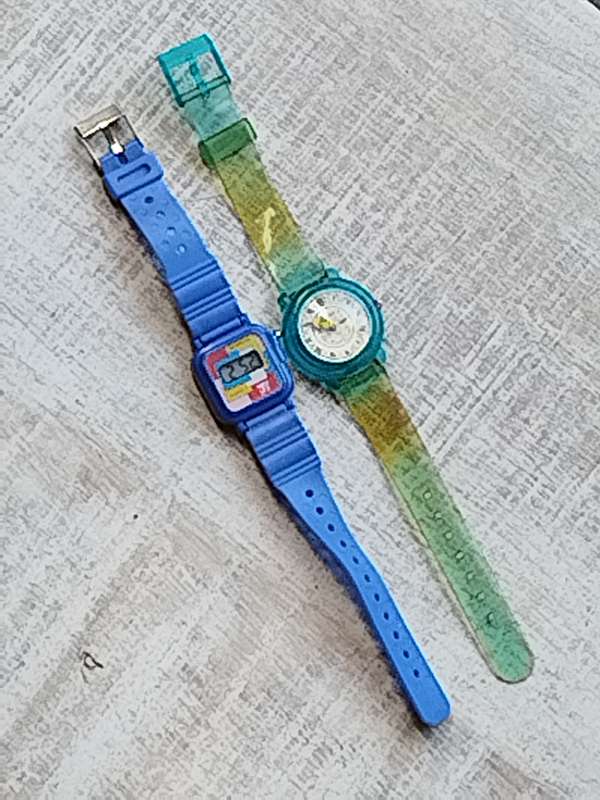 LADIES/GIRLS VINTAGE WATCH SET BOTH IN EXCELLENT WORKING CONDITION - BIDDING FOR BOTH