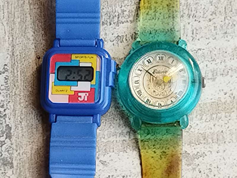 LADIES/GIRLS VINTAGE WATCH SET BOTH IN EXCELLENT WORKING CONDITION - BIDDING FOR BOTH