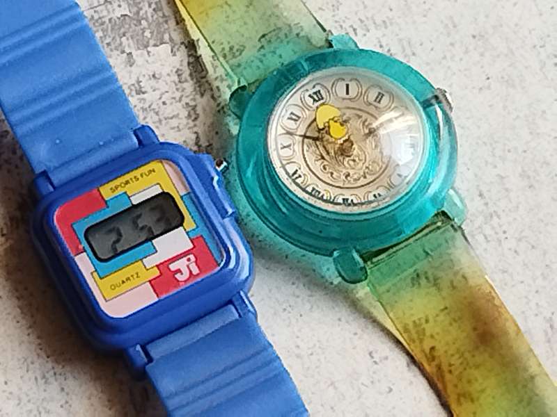 LADIES/GIRLS VINTAGE WATCH SET BOTH IN EXCELLENT WORKING CONDITION - BIDDING FOR BOTH