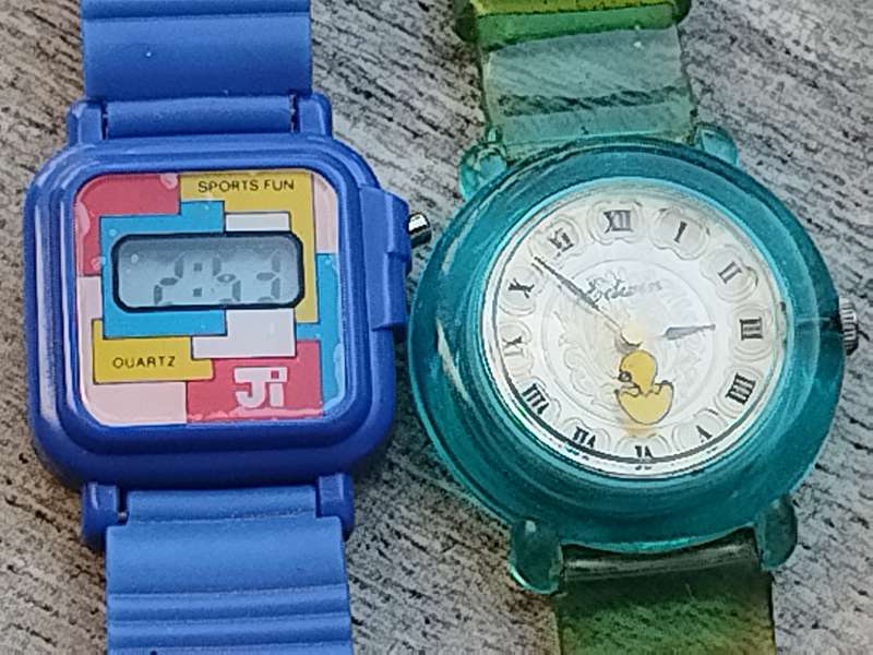 LADIES/GIRLS VINTAGE WATCH SET BOTH IN EXCELLENT WORKING CONDITION - BIDDING FOR BOTH