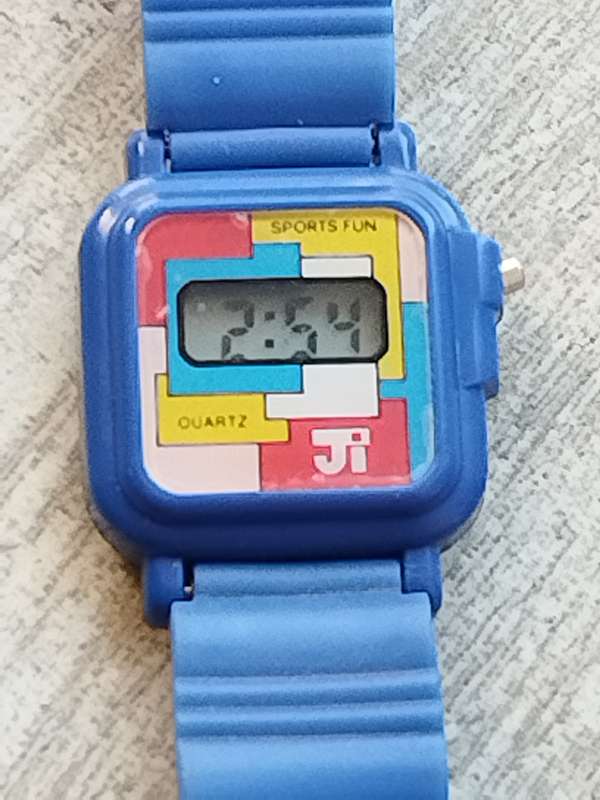 LADIES/GIRLS VINTAGE WATCH SET BOTH IN EXCELLENT WORKING CONDITION - BIDDING FOR BOTH