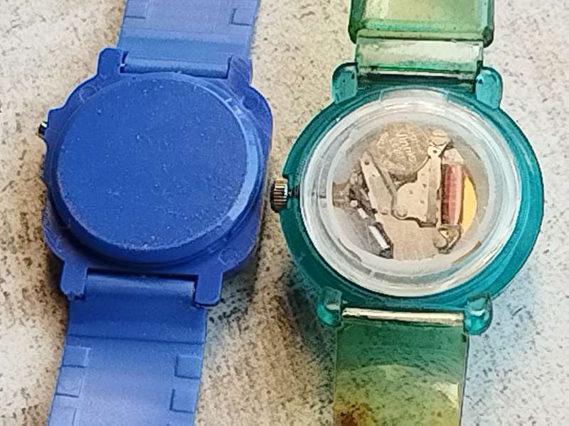 LADIES/GIRLS VINTAGE WATCH SET BOTH IN EXCELLENT WORKING CONDITION - BIDDING FOR BOTH