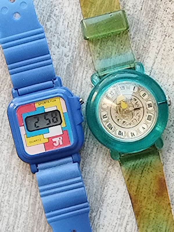 LADIES/GIRLS VINTAGE WATCH SET BOTH IN EXCELLENT WORKING CONDITION - BIDDING FOR BOTH