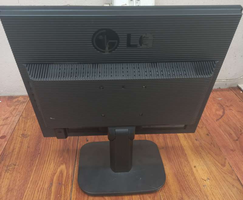LG Flatron 17" vga Monitors