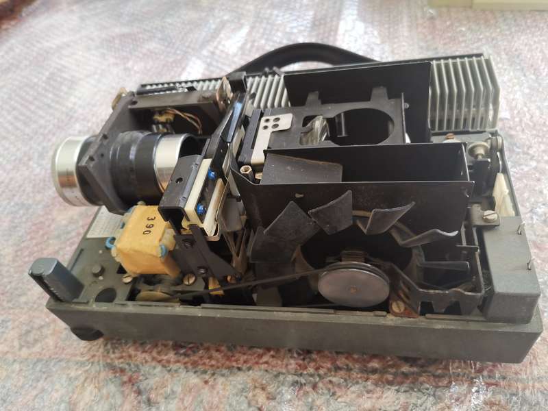 LEITZ WETZLAR PRADOVIT PROJECTOR